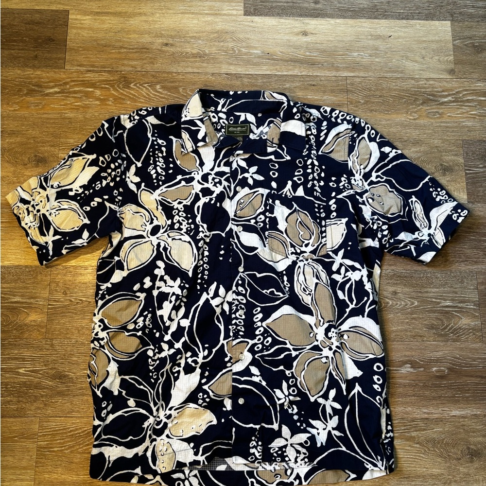 Navy Y2K Eddie Bauer Men’s Floral Button Up Shirt
